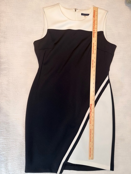 Tommy Hilfiger Elegant Colorblock Sheath Dress – Modern Black & White Design - Picture 8 of 12